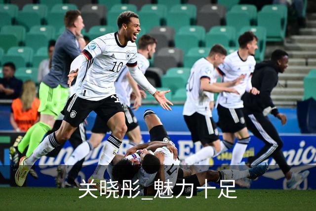 关晓彤 魅力十足